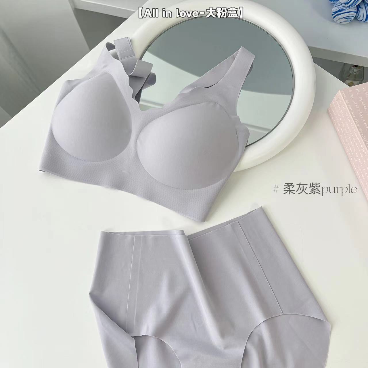 부드러운 회색 보라색