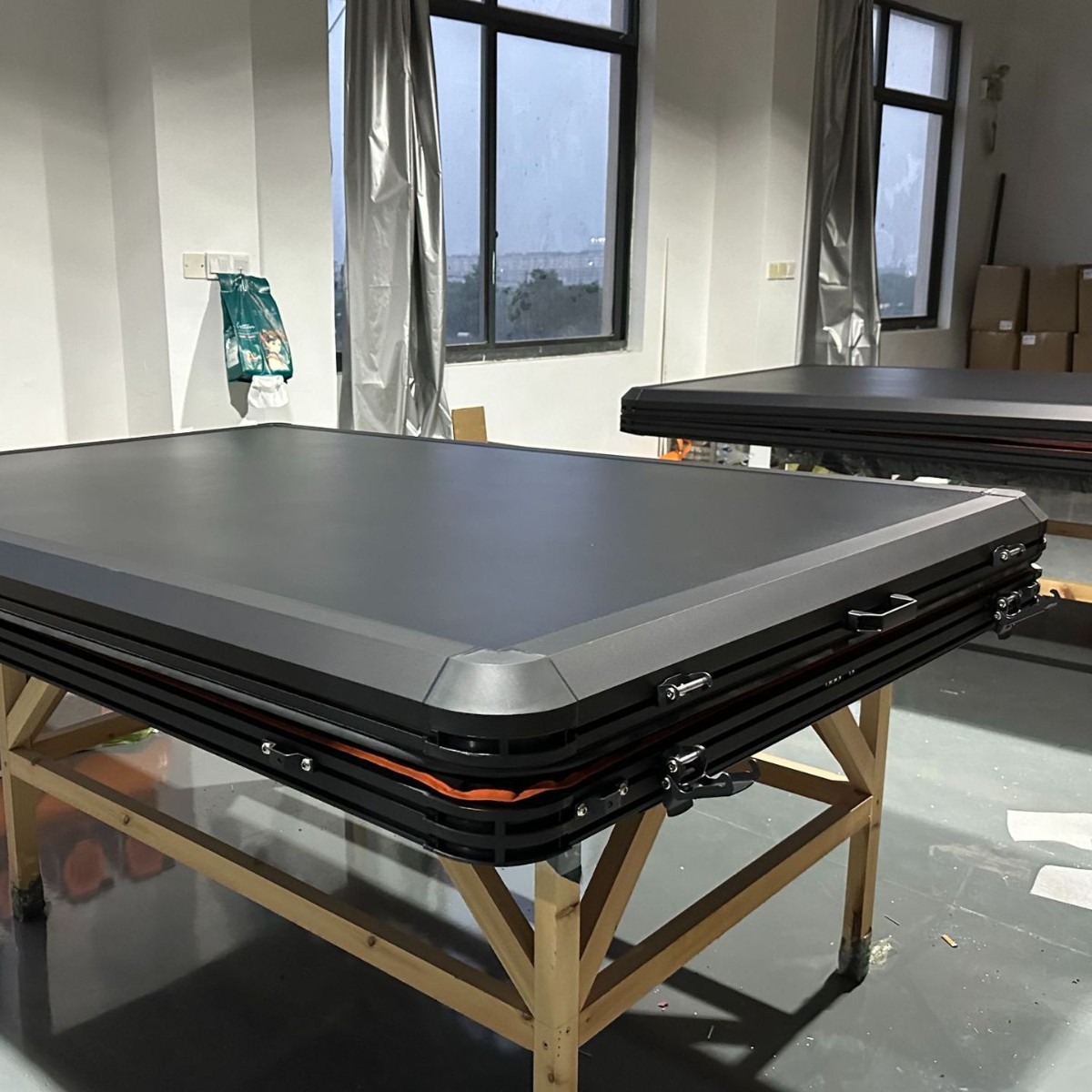 Triángulo de aleación de aluminio de cinco carpas de techo sin construir una tienda de techo duro de auto camping de apertura rápida