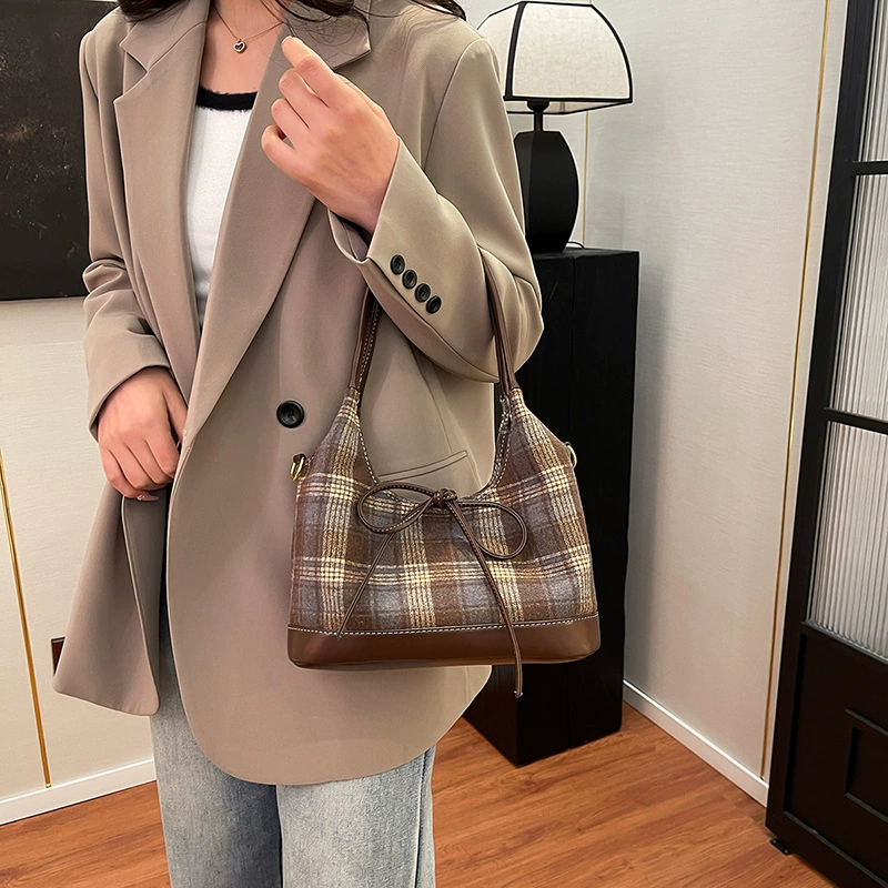 Small retro shoulder bag, design handheld basket with bow
