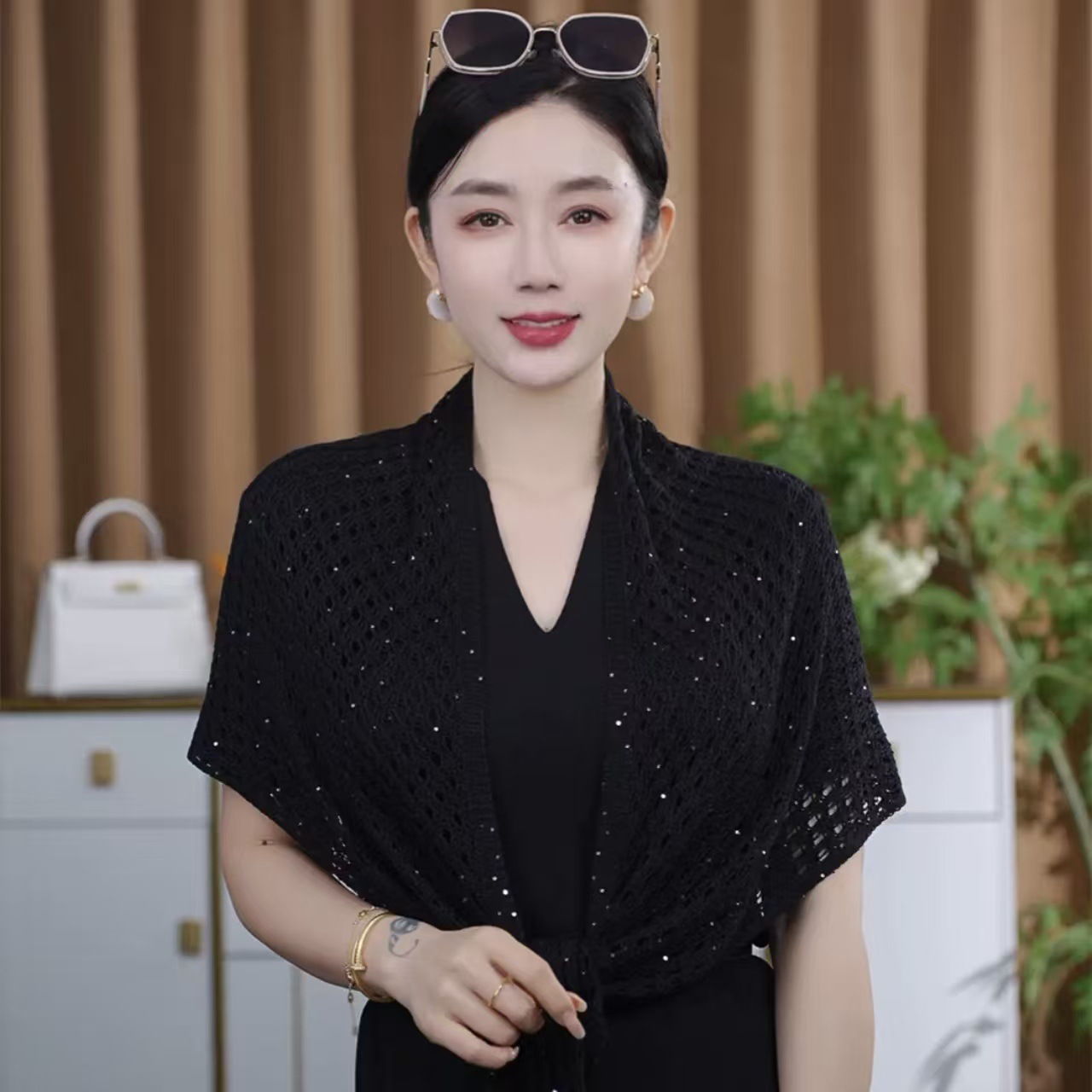 New Sequined Knitted Women's Shawl, Summer Thin Style, Sun Protection, Suitable for Air-Conditioned Rooms, Neck Protection, Fashionable and Versatile Triangle Scarf