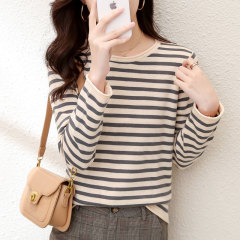綿の丸首のストライプのニットの女性の春と秋の新型の綿の糸の長袖のtシャツのゆったりしている底のシャツの女性