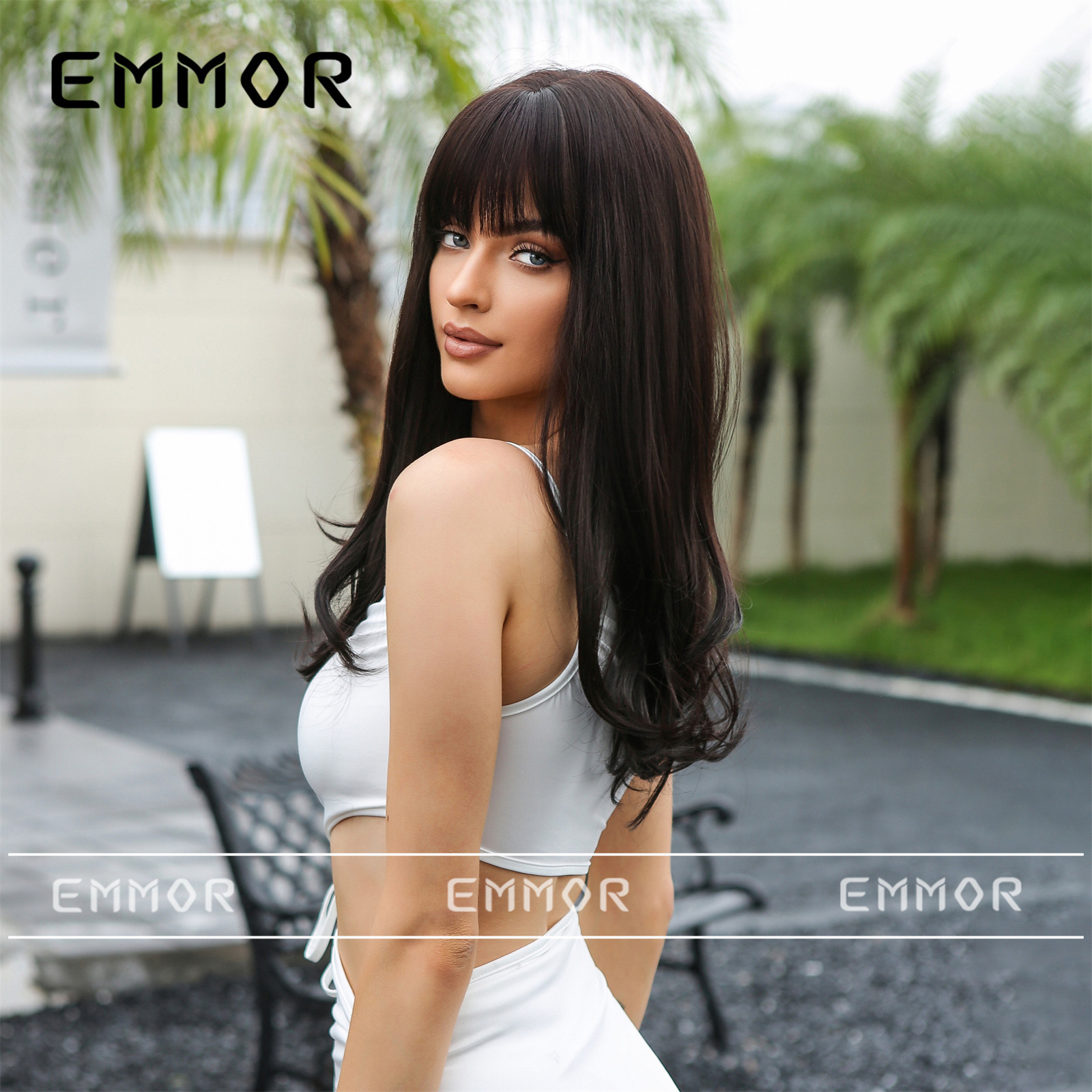 Dulce estilo fresco peluca europea y americana amazon estilo de venta caliente bangs rectos mediados de longitud negro de fibra química peluca larga cubierta de pelo rizado