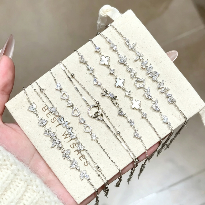 Korean-style zircon geometric pull-out bracelet, light luxury and high-end feel, simple and fashionable, versatile and unique jewelry Korean-style zircon geometric pull-out bracelet, light luxury and high-end feel, simple and fashionable, versatile and unique jewelry