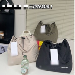 Lu家の同じタイプの三色のトートバッグの大容量の女子学生は外に出て実用的です。