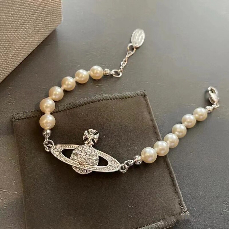 Queen Mother's Classic Saturn Pearl Bracelet with High-Quality Diamond-Encrusted Planet Pendant, Trendy Minimalist Personalized Hot-Selling Jewelry