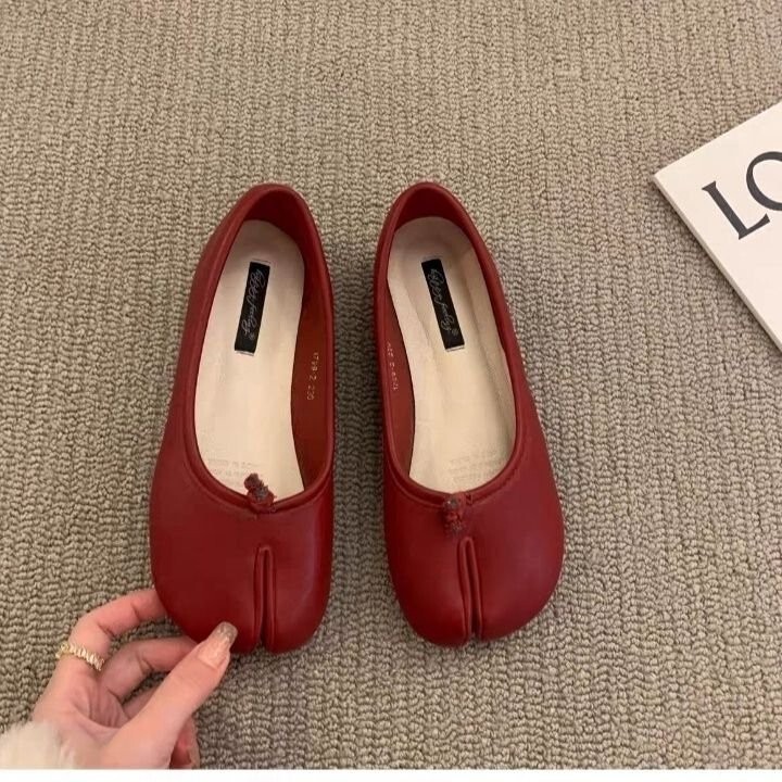 Korean Style Split-Toe Women's Shallow Slip-On Shoes 2025 New Versatile Granny Flat Loafers Korean Style Split-Toe Women's Shallow Slip-On Shoes 2025 New Versatile Granny Flat Loafers