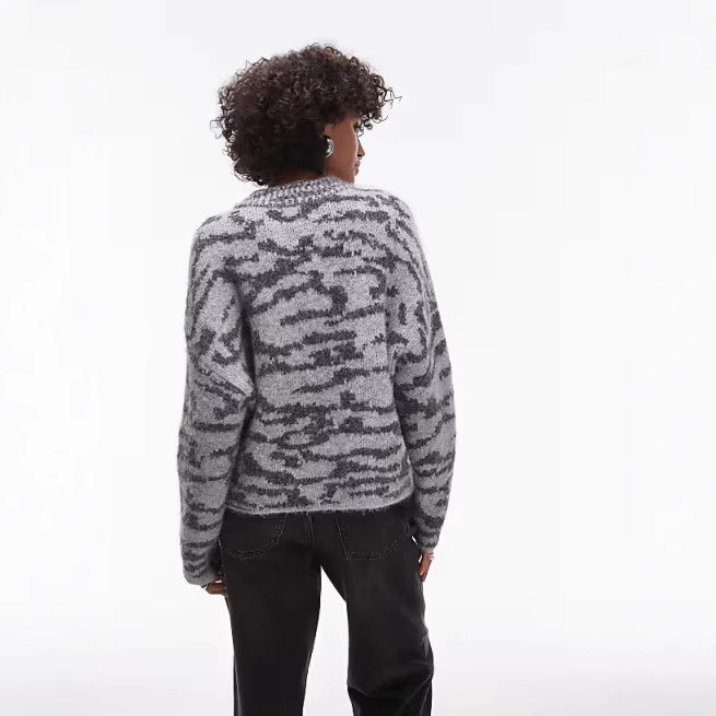 Herrenbekleidung Herbst neuer Jacquard-Kontrastfarbstrickpullover mit lockerem Rundhalsausschnitt und langen Ärmeln_voghion.com