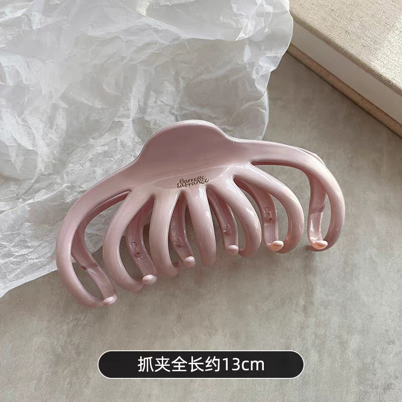 チョコレートブラウンのシンプルな髪にサメのクリップ2025の新しい高級感ヘアクリップの女性の後頭部クリップの髪飾り