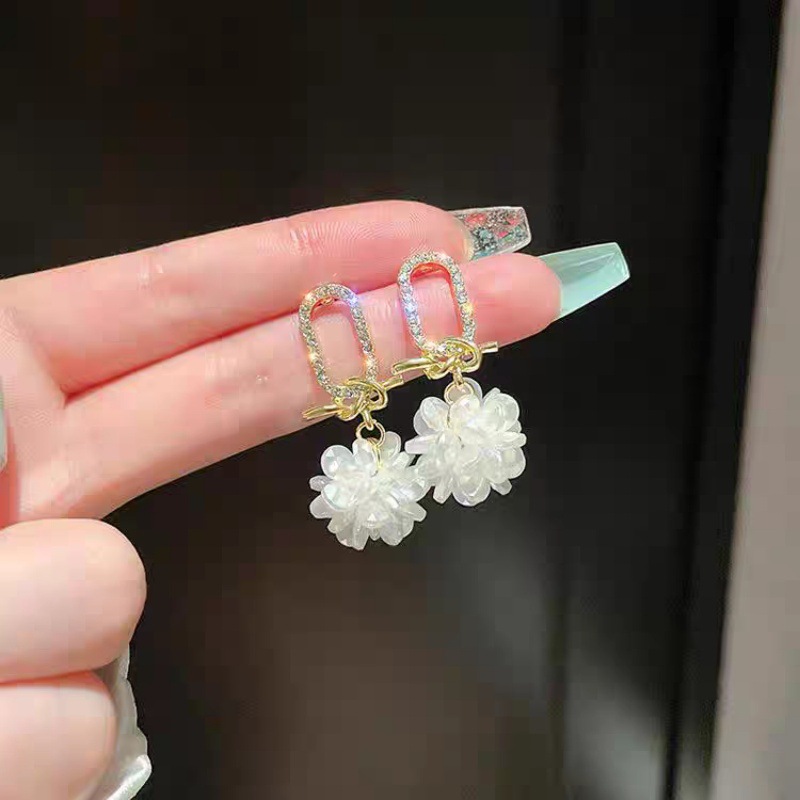 Design retro fashionable universal trend earrings pearl