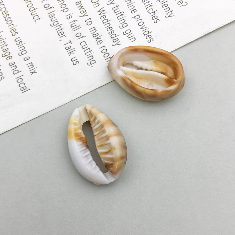 17277-米黄色(亚克力海螺)13x18-0.6g-849