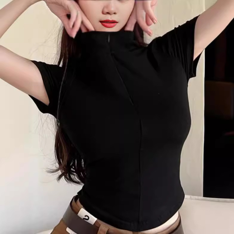 Zipper lapel short sleeved T-shirt for women in spring summer of 2024, tailored to fit the waist slim down. Unique and_voghion.com