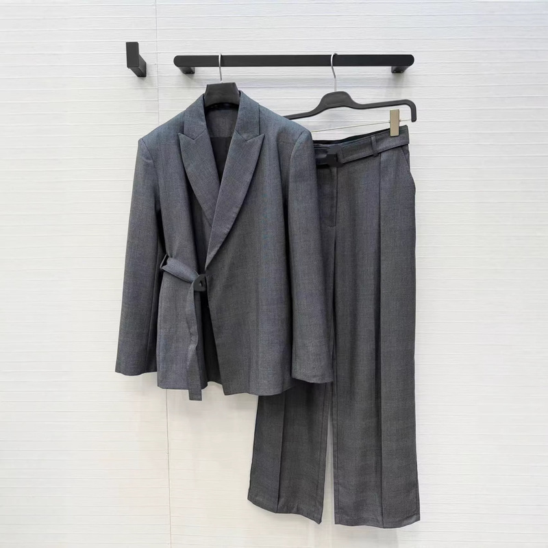 Shenzhen Nanyou 26 Spring/Summer Fashionable and Stylish Irregular Side-Cut Lapel Plaid Blazer and Pleated Trousers Set