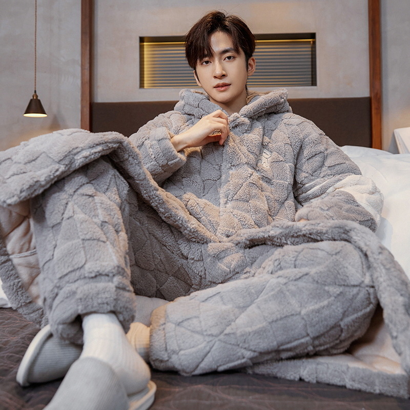 Pijamas de hombre Otoño e Invierno lana de coral engrosada forro polar cálido camisón acolchado de tres capas traje de franela para el hogar