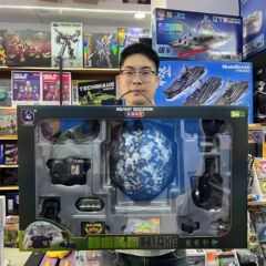 新商品火星人迷彩ヘルメットは懐中電灯付きの馬甲セットの子供のおもちゃのギフトボックスの卸売りができます。