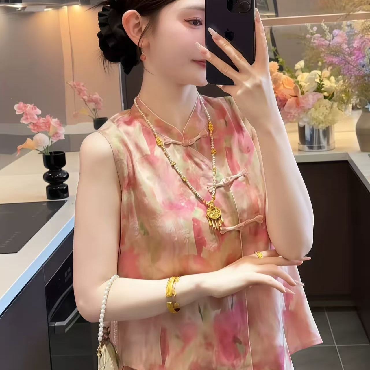 Single-piece, asymmetrical, new Chinese-style top with Chinese knot buttons, short-sleeved, summer 2026, vest, elegant, sleeveless or with sleeves