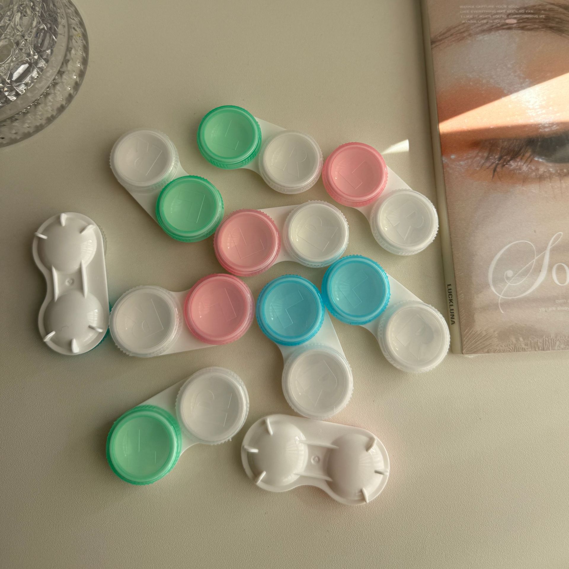 简约干净大容量可装各类大直径美瞳收纳双联盒隐形眼镜收纳盒批发