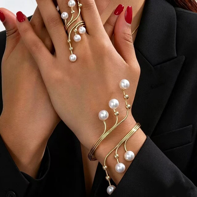 European and American cross-border fashion minimalist geometric pearl wrap-around ring and bracelet set, exaggerated women's arm ring