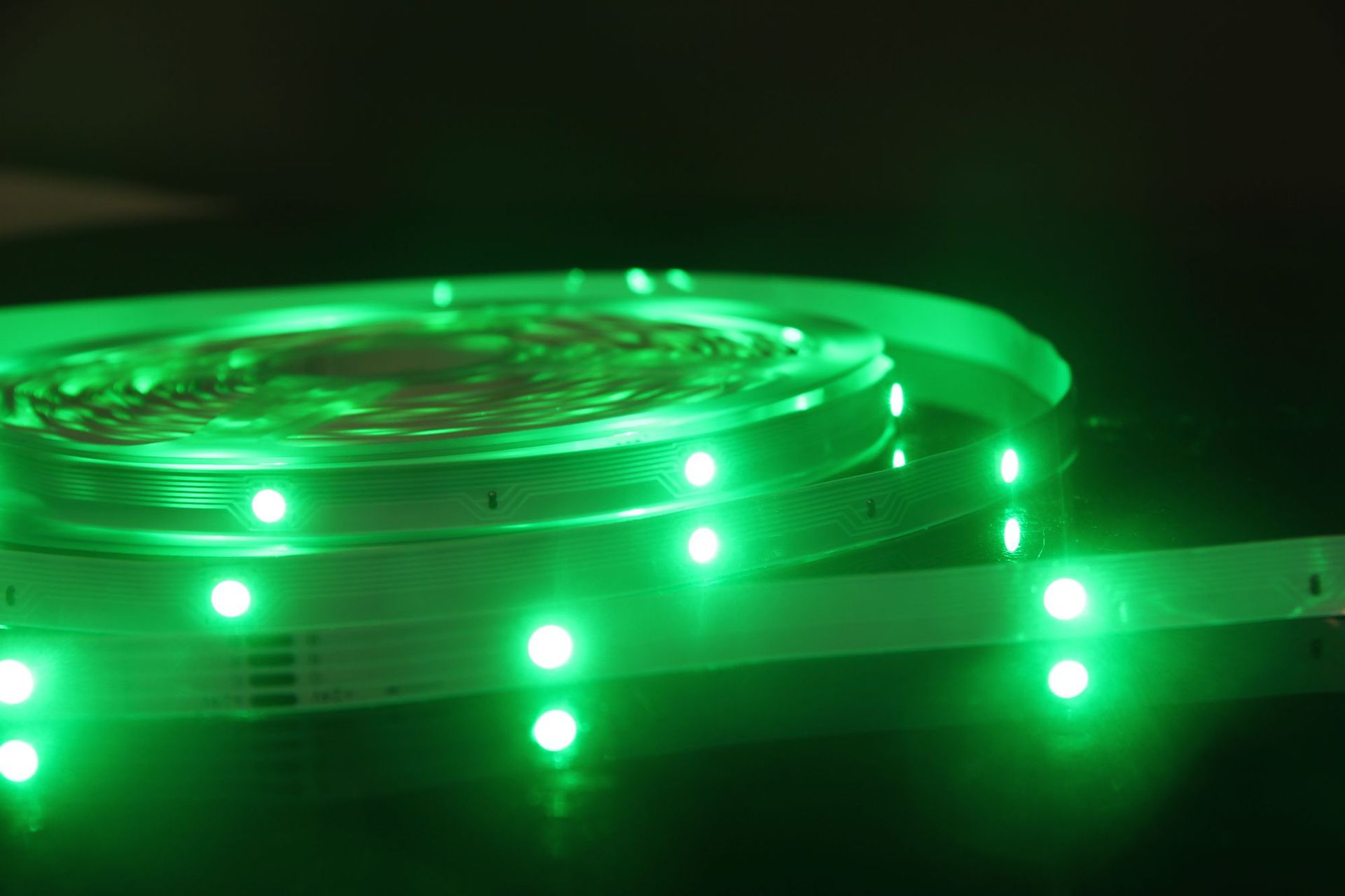 5Vled16 Lampenfassung Bluetooth 24 Tasten 3535 selbstklebend RGB Farbwechsel Schlafzimmer Kleiderschrank Heimdekoration LED-Streifen