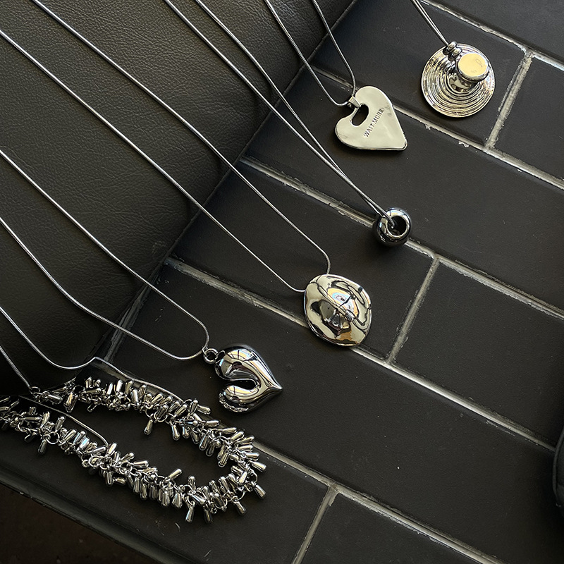 South Korea blogger with special-shaped double-sided pendant necklace snake bone chain long niche simple adjustable sweater chain South Korea blogger with special-shaped double-sided pendant necklace snake bone chain long niche simple adjustable sweater chain