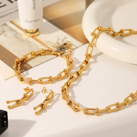 项链;戒指;耳环