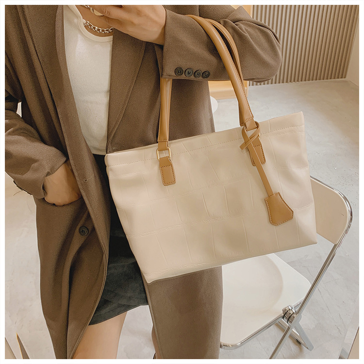 Fashion Stone Pattern Large-capacity Solid Color Soft Leather Handbag Wholesale Nihaojewelry display picture 48