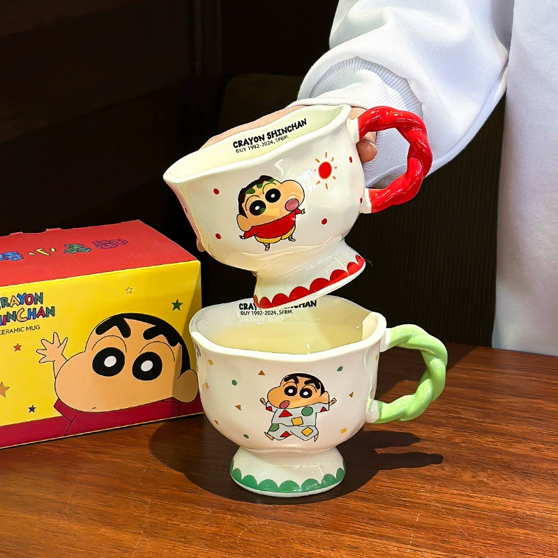 [Коллаборационная кружка Keroro (Crayon Shin-chan) керамическая, женская, новинка 2025, подарок, сувенир, кружка для дома и офиса]