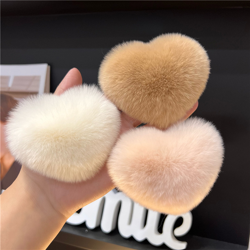 Women's Cute Simple Style Heart Shape Rabbit Fur Hair Clip display picture 15