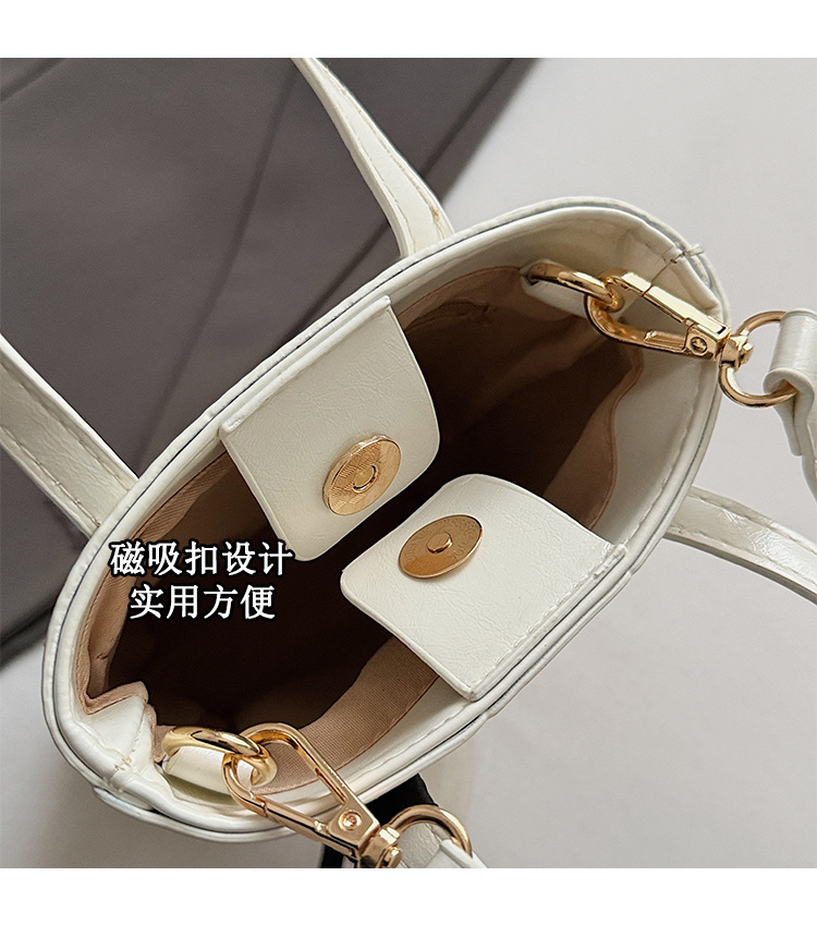 Fashionable and high-quality hand-held small bag for women, 2025 new summer Instagram versatile phone bag, Korean style trendy crossbody bag Item Picture