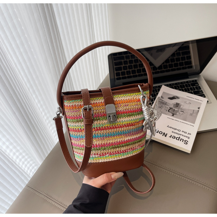 A trendy and fashionable straw-woven phone bag for women in the summer of 2025, a Korean version of a niche and simple crossbody bag undefined