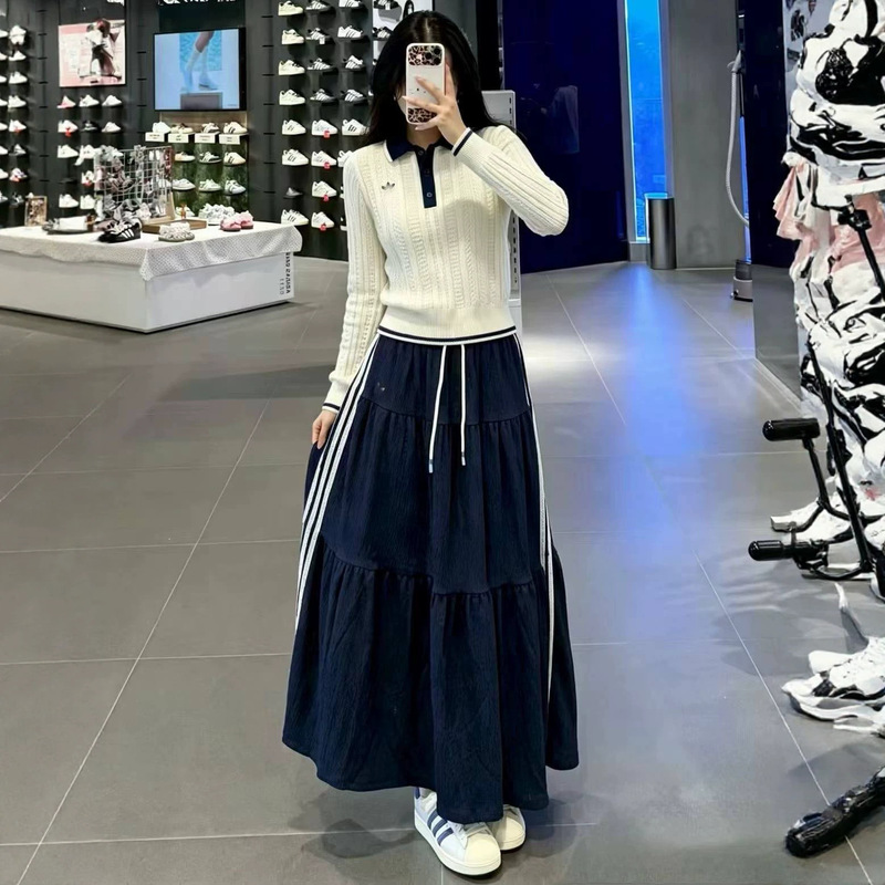 【Direct from Manufacturer】Clover Embroidered Long Sleeve Autumn New Style Contrast Color Turn-down Collar Knit Sweater for Women, Sporty and Casual 【Direct from Manufacturer】Clover Embroidered Long Sleeve Autumn New Style Contrast Color Turn-down Collar Knit Sweater for Women, Sporty and Casual