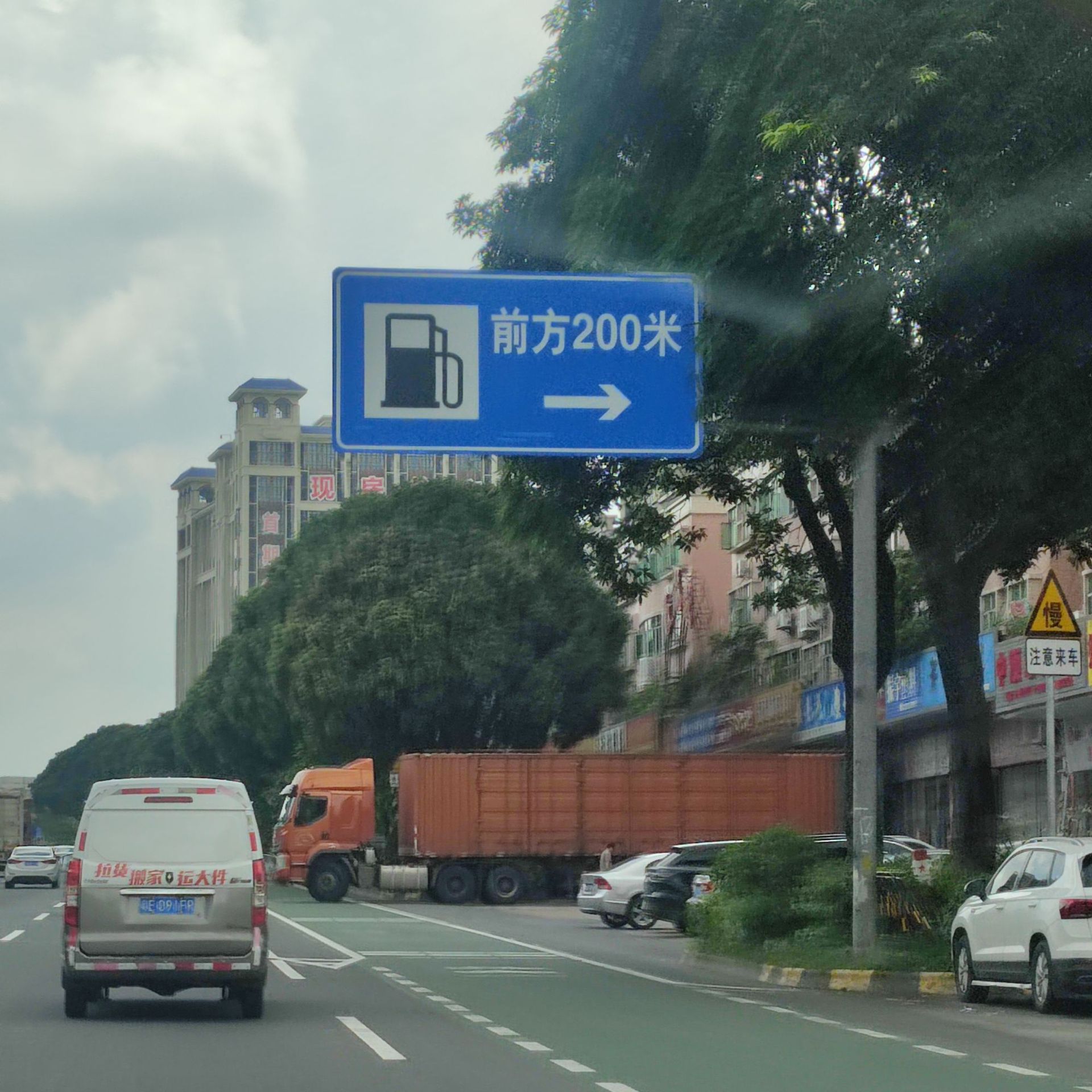 道路交通安全双悬臂杆标志杆热镀锌交通指示牌F杆双悬臂生产厂家