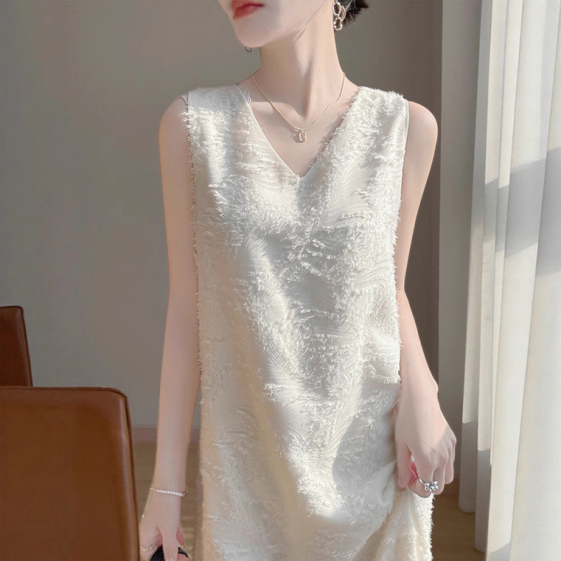 25 Spring/Summer New V-Neck High-Waisted Midi Dress Sleeveless Strap Dress for Women Loose High-Waisted Heavy Craft Cutout Tassel