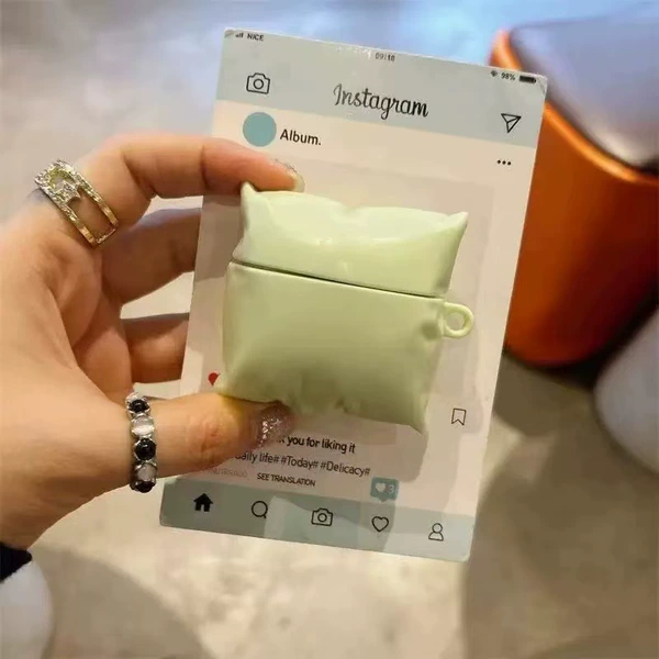 Green pillow, pendant