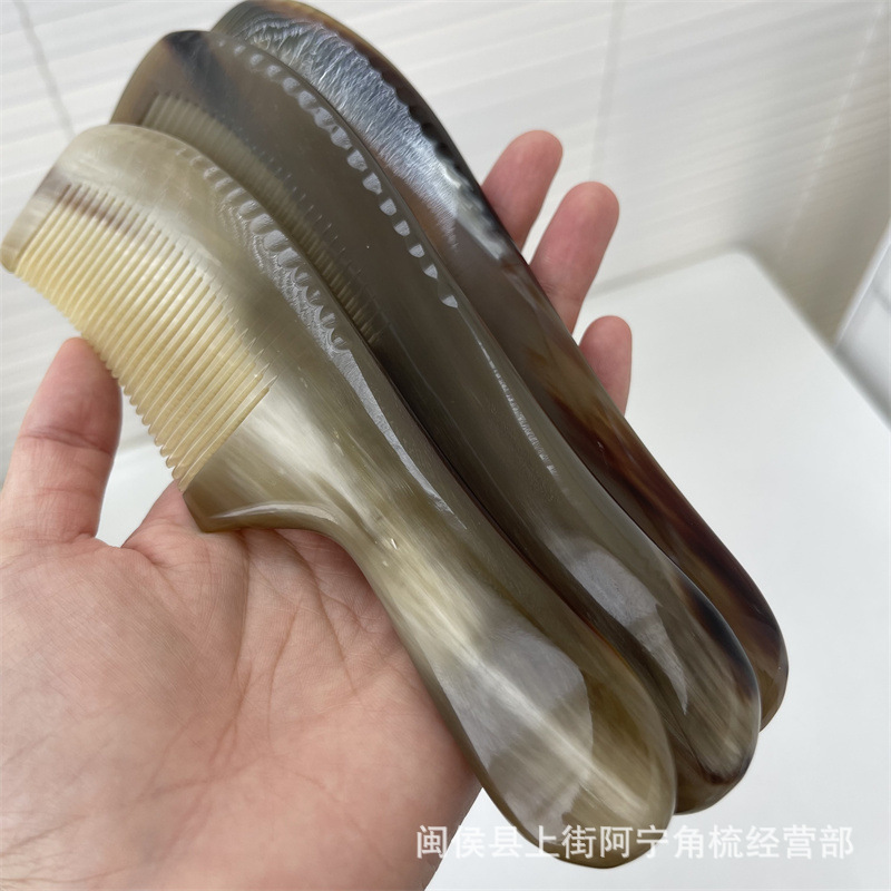 Natural Horn Comb 20cm Handle Comb with Rounded Teeth for Scalp Massage and Daily Grooming key features