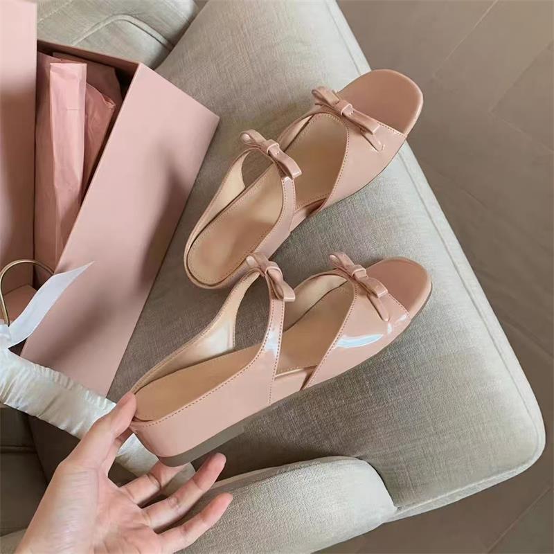 Hermosas zapatillas frías con arco de altura interior, cabeza redonda, nuevo estilo de verano universal, sandalias francesas con dedos abiertos