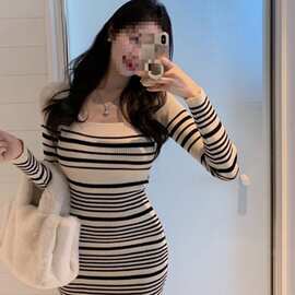 复古气质方领长袖针织连衣裙女秋季新款修身显中长款时尚包臀裙