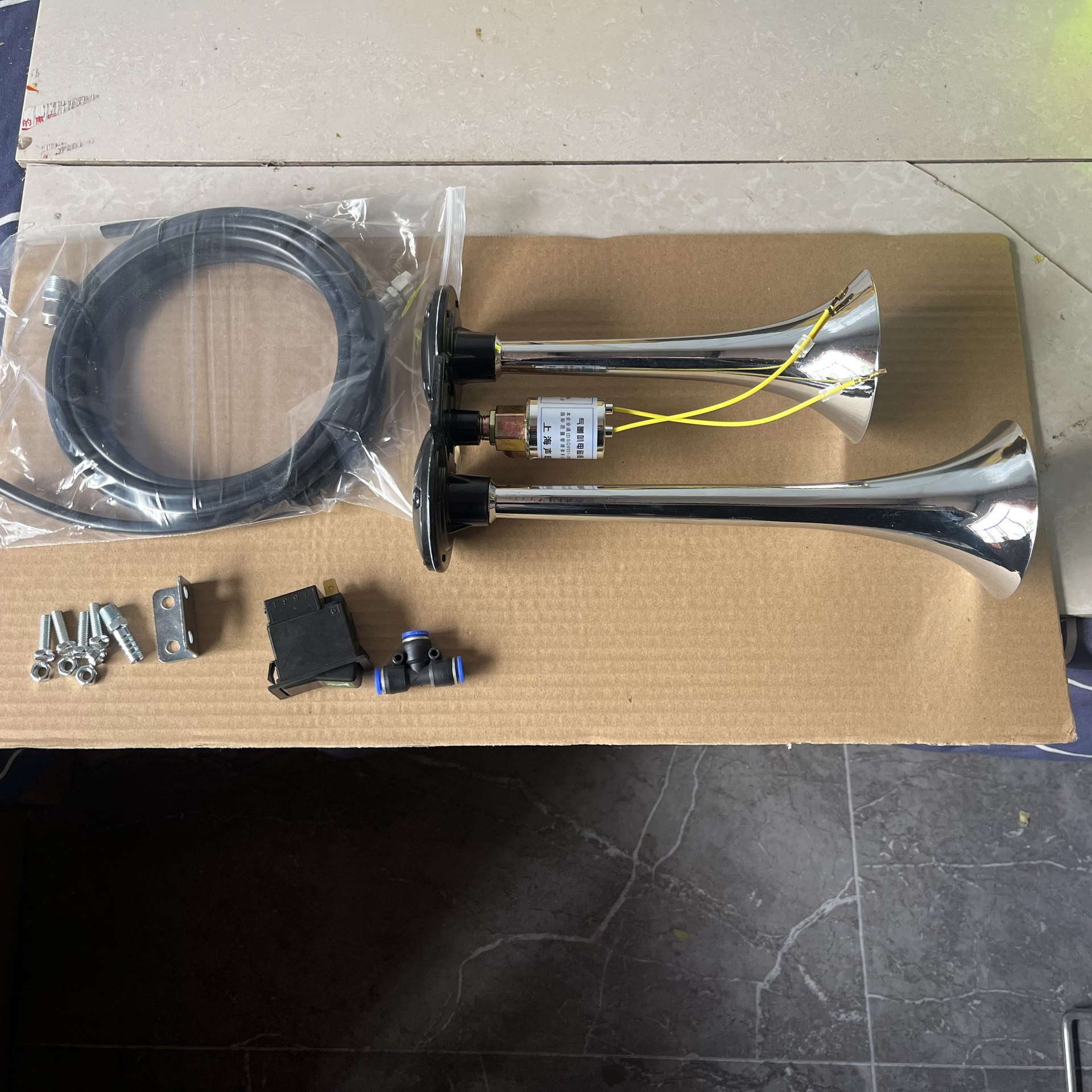 Large Truck 12V 24V Electric Air Horn, High-Pitched Super Loud Waterproof Metal Dual-Tube Universal Horn