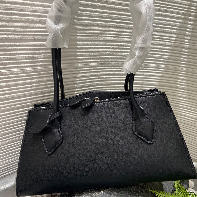 French Vintage Genuine Leather Underarm Bag For Women, Niche Design Baguette Bag, Versatile Shoulder Handbag For Commuting - Thumbnail 7