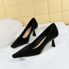 6183-5 European and American style retro women's shoes, thin heels, high heels, shallow mouth, small square head, simple and slimming feet, spring and autumn single shoes for women