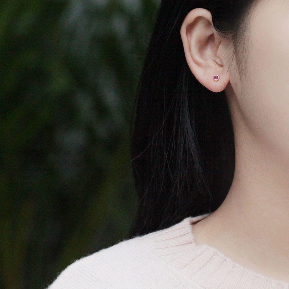Hypoallergenic Titanium Sleep Stud Earrings For Comfortable Wear_voghion.com