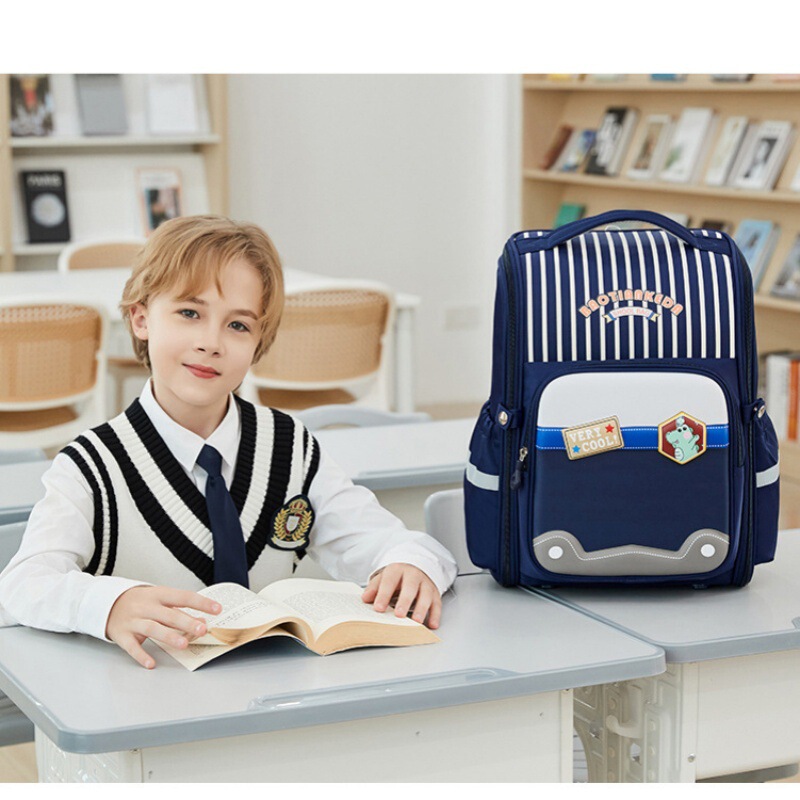 New Fashionable and Versatile School Bag with Large Capacity, Spine-Protecting, Lightweight, Water-Repellent, Quality Backpack