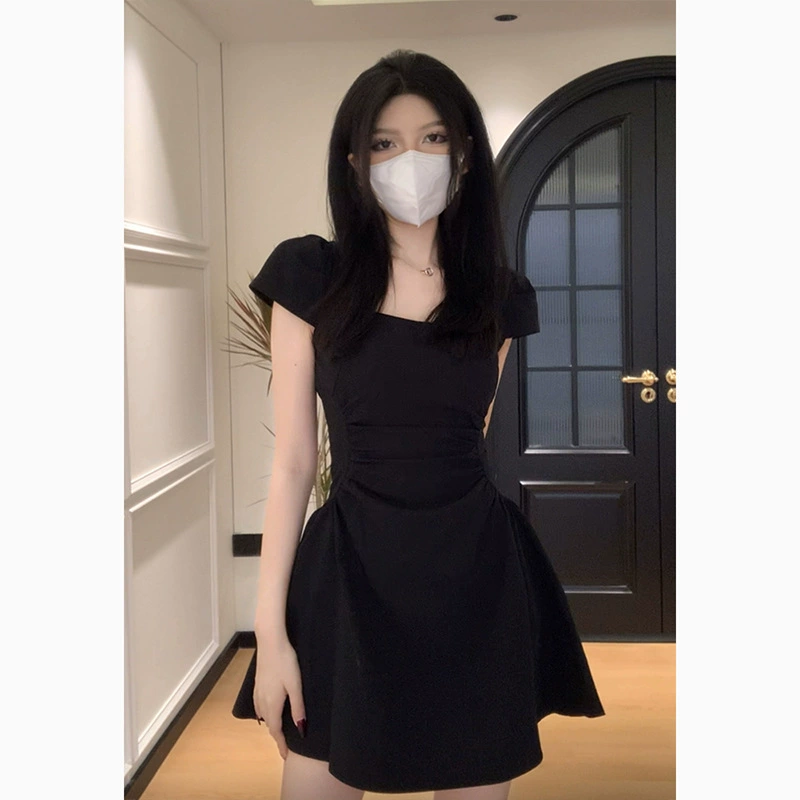 Черное женское платье во французском стиле Хепберн, летнее облегающее талию, сладкое и пряное платье, миниатюрное черное платье для похудения, короткое платье.