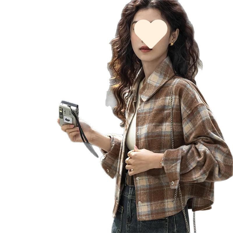 レトロな赤い格子のシャツのコートの女性の春秋のデザイン感の小さい大衆のゆったりしている怠惰な風の短い長袖の上着|undefined