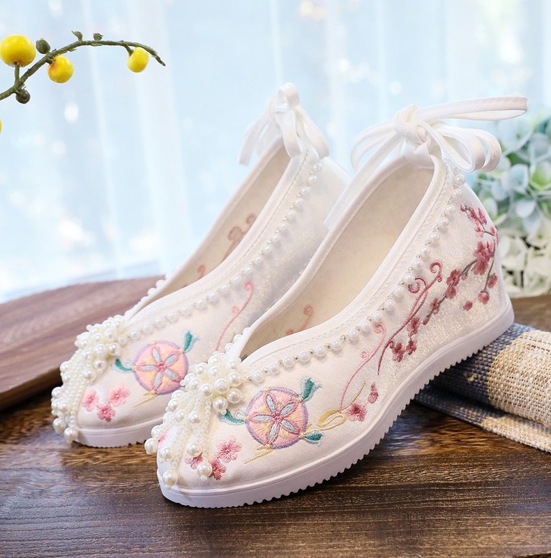 Women chinese retro wedding shoes Xiuhe Beijing round head Beaded princess fairy Hanfu shoes thickened wedding shoes