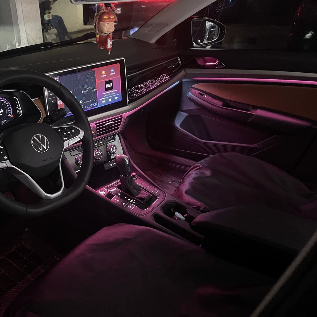 Подходит для Volkswagen Bora 2018–2025, молдинговый стиль, 64-цветная динамическая интерьерная амбиент-подсветка