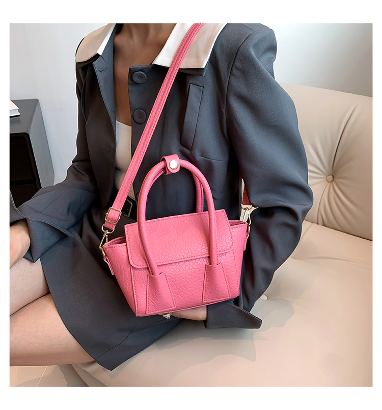 Women's Small Pu Leather Solid Color Elegant Classic Style Square Zipper Shoulder Bag Handbag Crossbody Bag display picture 4
