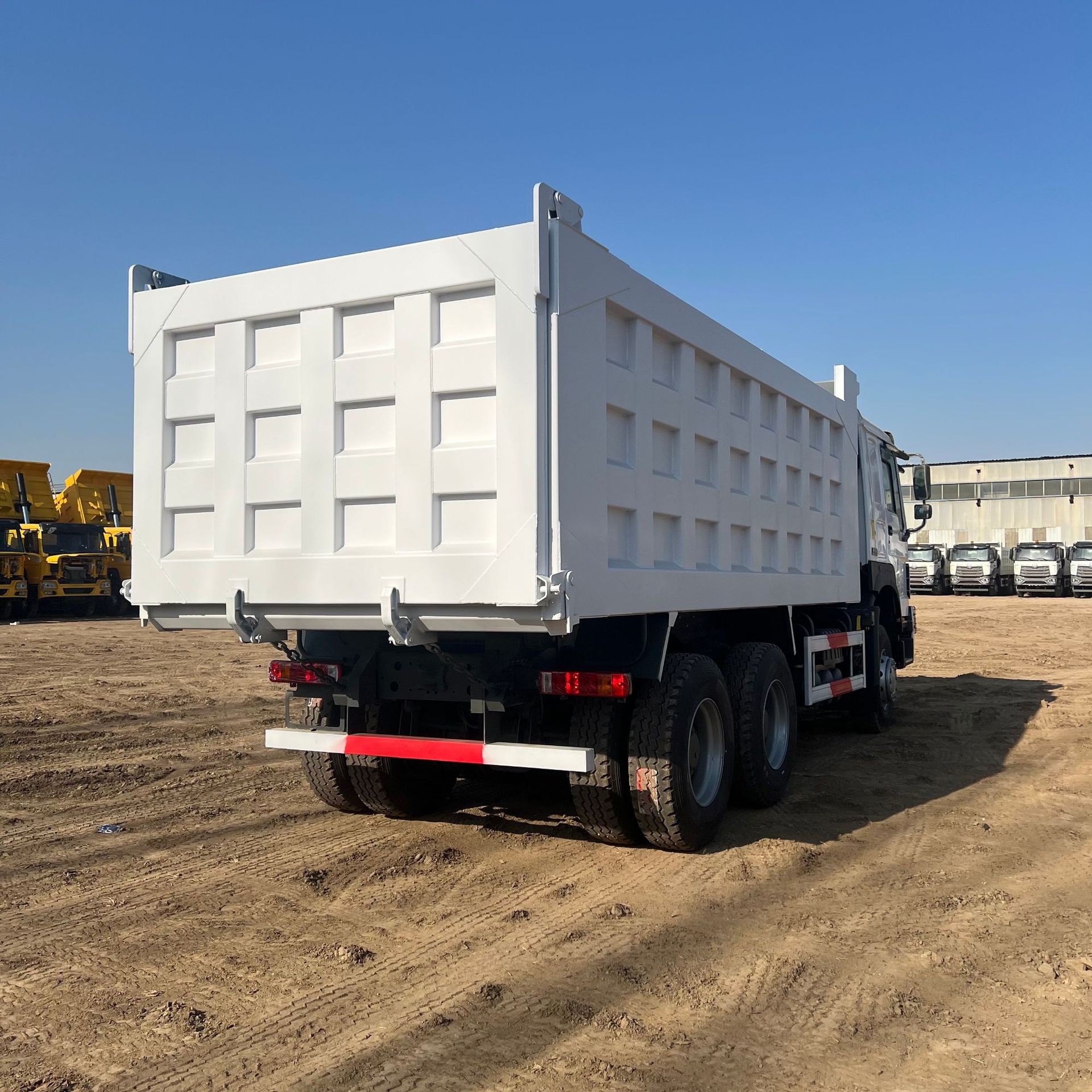 Export to Africa in Stock: Sinotruk Howo Nx371 Horsepower Dump Truck for Earth Transport, Howo 6*4 Engineering Dump Truck