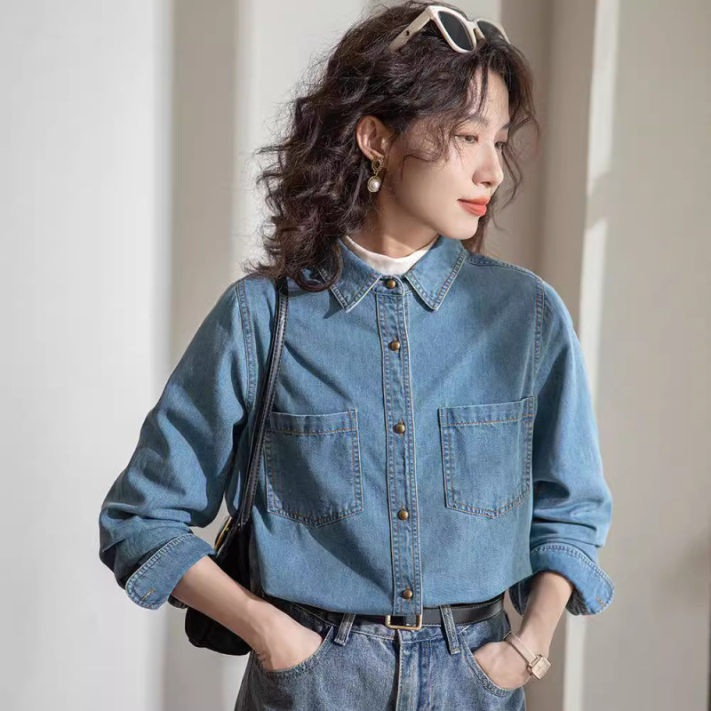 Light Blue Soft Denim Shirt for Women, Layered Wear, Regular Shoulder, 2024 Spring and Autumn New Cardigan Top, Artistic Retro Style
