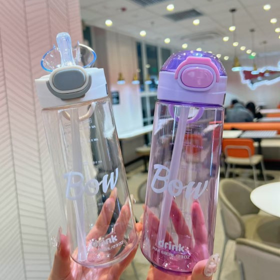 Yitong Taza Espacial simple ecológica estudiantes portátiles de plástico de una sola capa 680ml de gran capacidad con botella de paja al por mayor