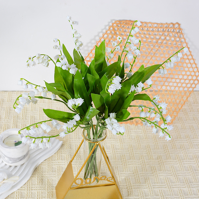 Simulation Hand Holding Bellflowers European INS Style Fresh and Clean Wedding New Hand Holding Bouquet Soft Plastic Bellflower Artificial Flowers